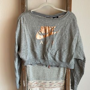 Nike Size Small Cropped Sweatshirt